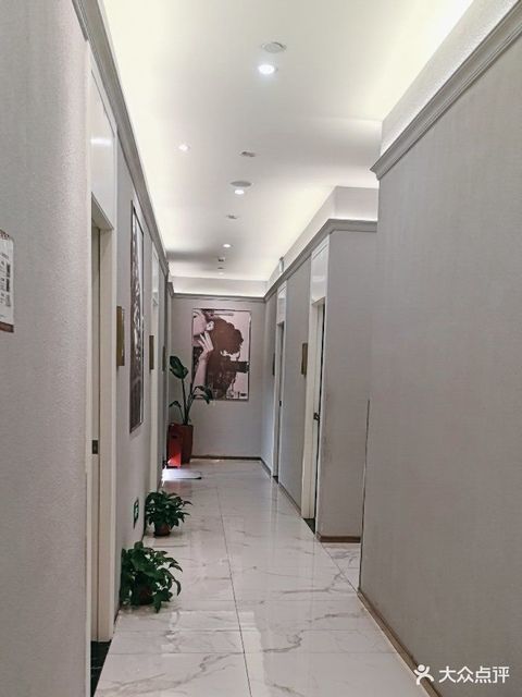 最新美容場(chǎng)所重塑自信光彩，自我重塑與自信綻放