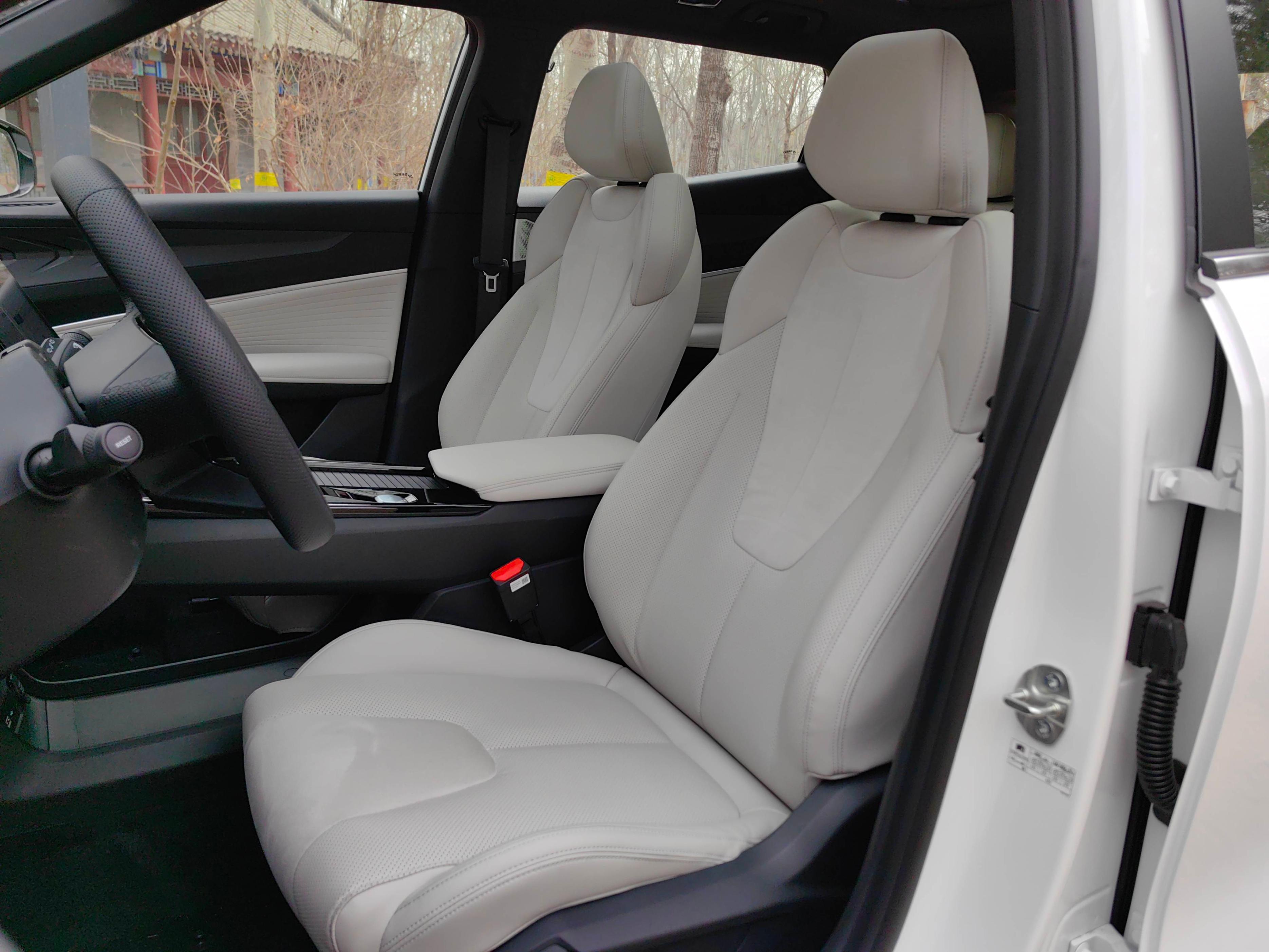 吉利新品科技引領(lǐng)未來，重塑駕駛體驗(yàn)新動(dòng)態(tài)