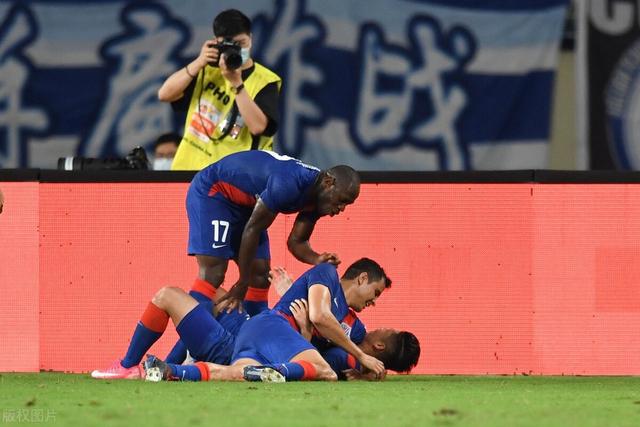 時代浪潮下的綠茵戰(zhàn)場，最新足球資訊匯總