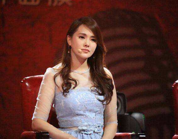 伊能靜最新動態(tài)揭秘，小巷中的隱藏瑰寶風(fēng)采展露無遺