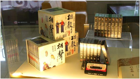 臺灣女相聲演員笑談中的勵志人生之路