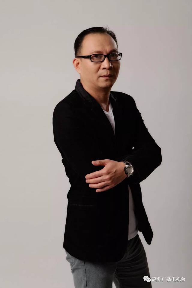 浩文新作，躍動知識的海洋，自信塑造未來之路