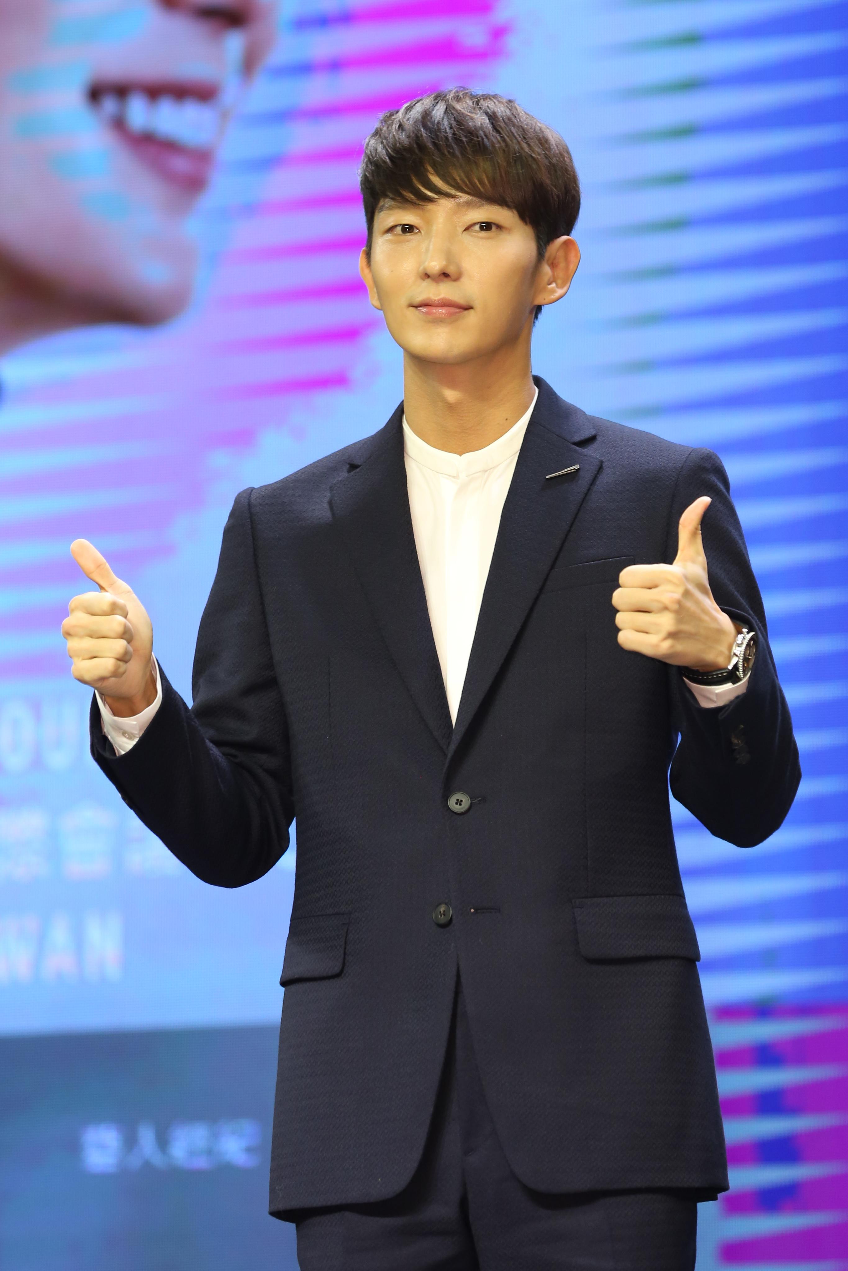 演員最新規(guī)定,演員最新規(guī)定，探尋小巷中的獨特魅力小店