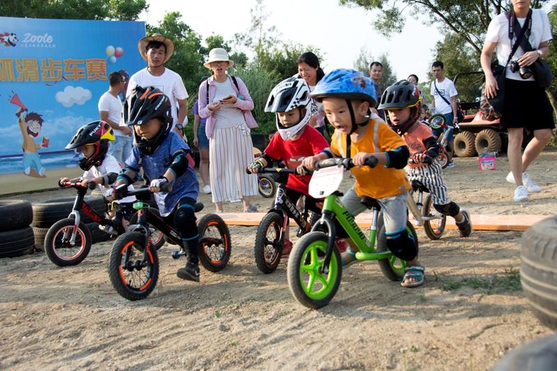 滑步車比賽，挑戰(zhàn)自我，駕馭未來的速度與激情之戰(zhàn)