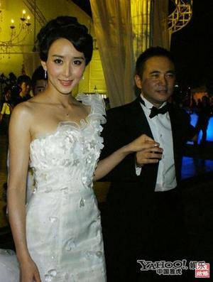 絕色明星老婆的最新動(dòng)態(tài)與資訊