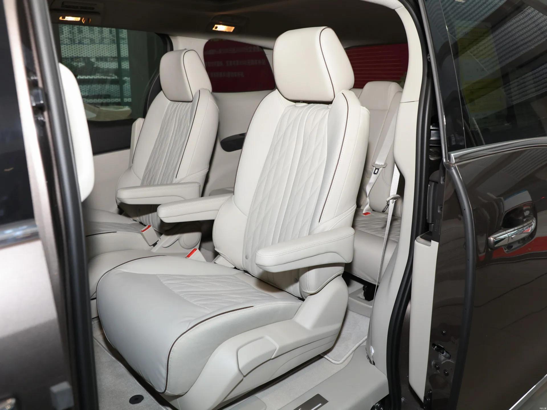 GL8最新款，小巷中的驚喜發(fā)現(xiàn)