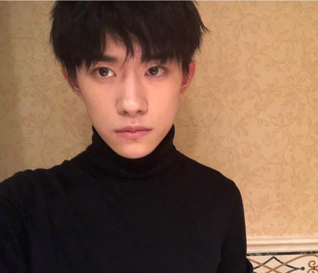 重磅揭秘，明星曝光照片，瞬間展現(xiàn)光彩！