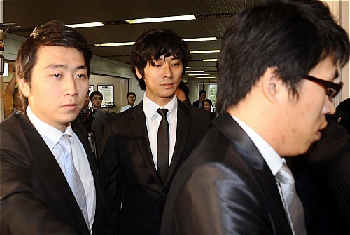 韓國(guó)明星吸毒現(xiàn)象，背景、事件、影響及在當(dāng)代的地位挑戰(zhàn)