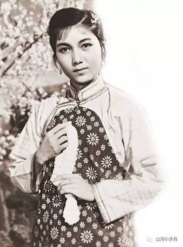 揭秘香港演員劉巧兒，星光璀璨，演技炸裂的熒幕魅力！