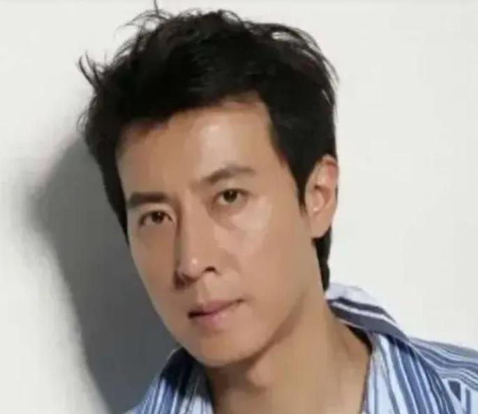 老演員于洋，自信與成就感的勵志人生，熒屏內(nèi)外都閃耀的傳奇故事