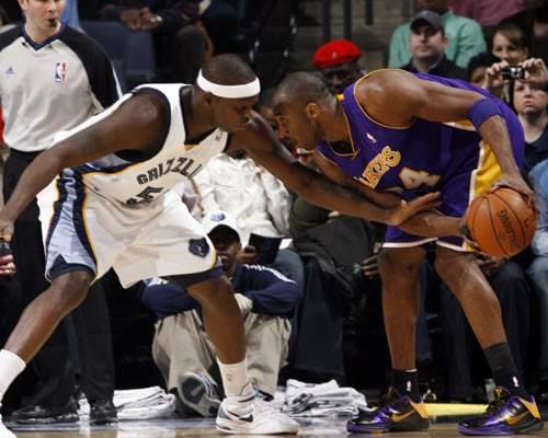 科比巔峰時(shí)期的比賽錄像，展現(xiàn)變化、自信與成就的力量傳奇時(shí)刻