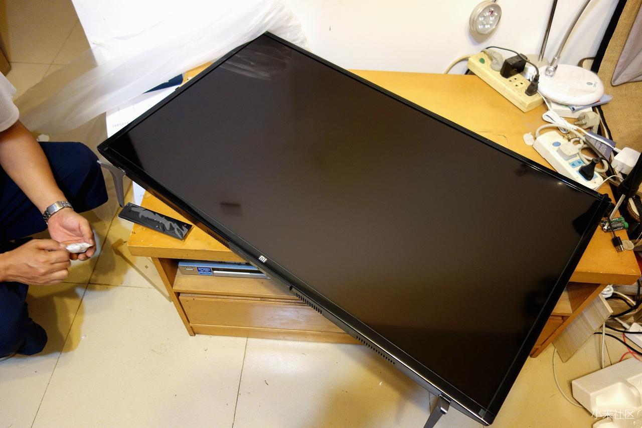 科技與生活的完美結(jié)合，小米電視機(jī)完美融入家庭生活