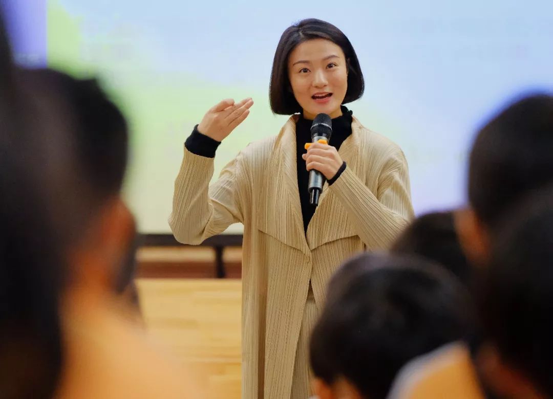 演員李麗，表演藝術(shù)學(xué)習(xí)與演員任務(wù)完成指南