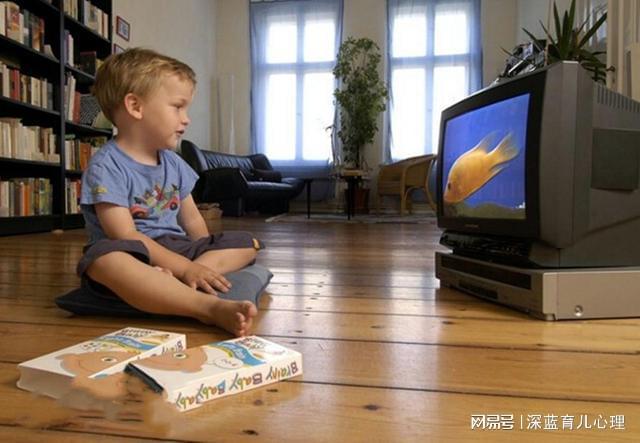 嬰兒可以看電視嗎？初為父母的嬰兒看電視指南！