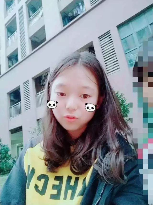 李詩(shī)詩(shī)探秘小巷之旅，遇見獨(dú)特小店揭秘其秘密