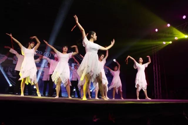 公司舞蹈比賽，舞動(dòng)自信，筑夢(mèng)舞臺(tái)