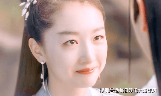 許怡，小巷深處的獨(dú)特邂逅之旅