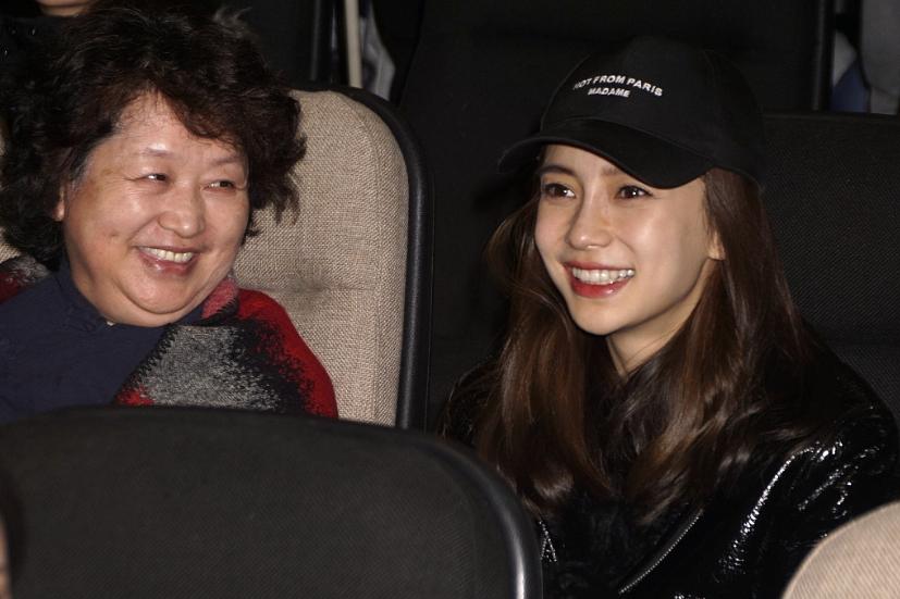 我妻子的媽媽電影，引領(lǐng)科技潮流，全新高科技產(chǎn)品震撼登場！