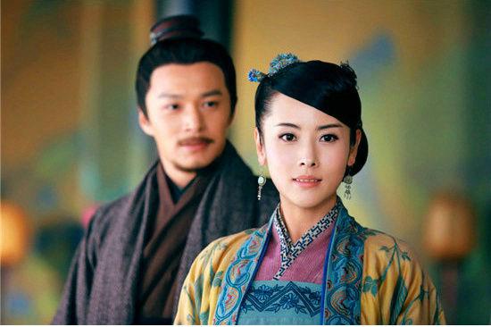 閔柔的日常，舞臺內(nèi)外的趣事與真摯友情之旅