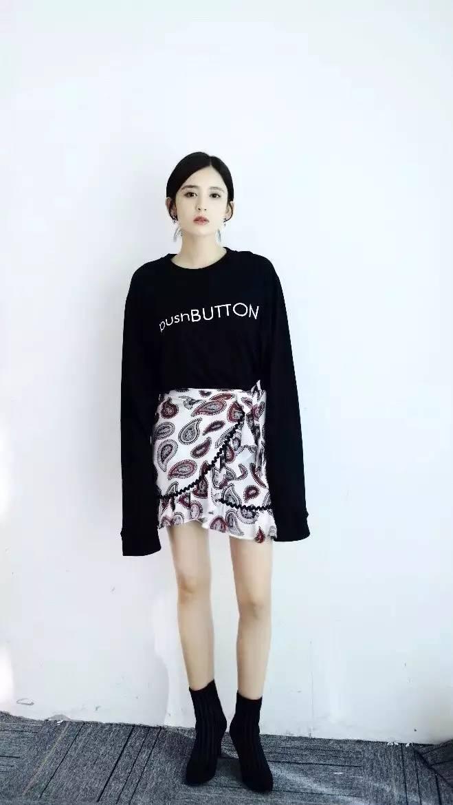 甜美女明星，星光下的璀璨旅程