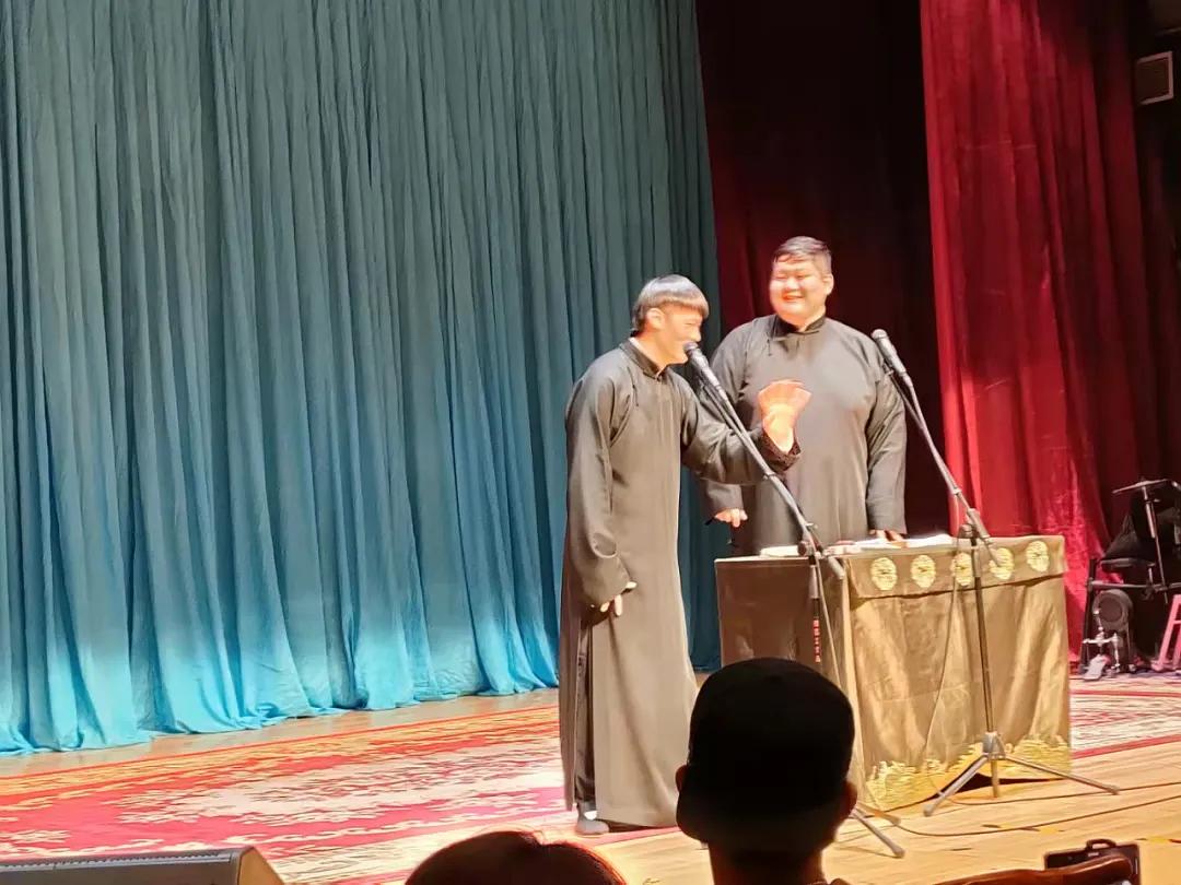 相聲演員柏林與巷弄深處的驚喜探索——一家獨特小店的奇遇記