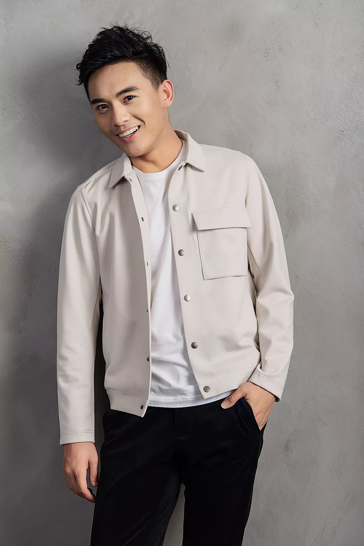 演員褚翰，演技展現(xiàn)與個人魅力的雙重閃耀