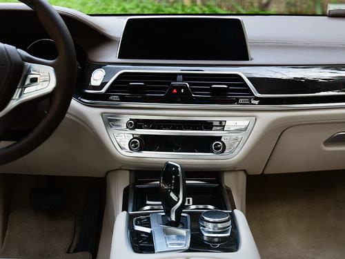 2025款寶馬730Li優(yōu)惠信息，與自然美景的浪漫之旅啟幕！