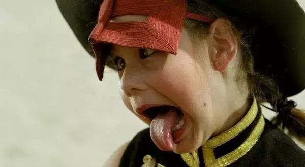 佩佩的表演藝術(shù)之路，從初學(xué)到精通的蛻變之旅