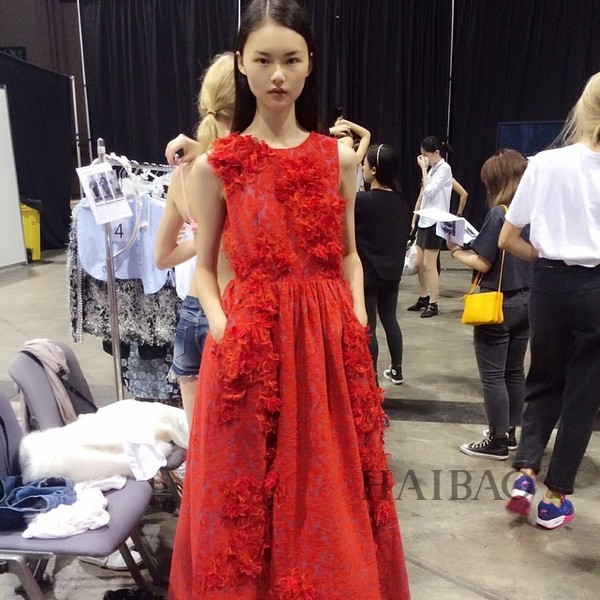 時(shí)尚新秀模特集結(jié)，一場(chǎng)視覺盛宴的多元解讀