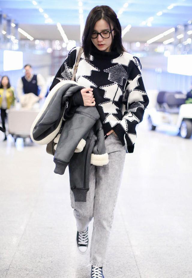 明星毛衣街拍圖片，潮流引領(lǐng)者的溫暖衣櫥必備風(fēng)尚