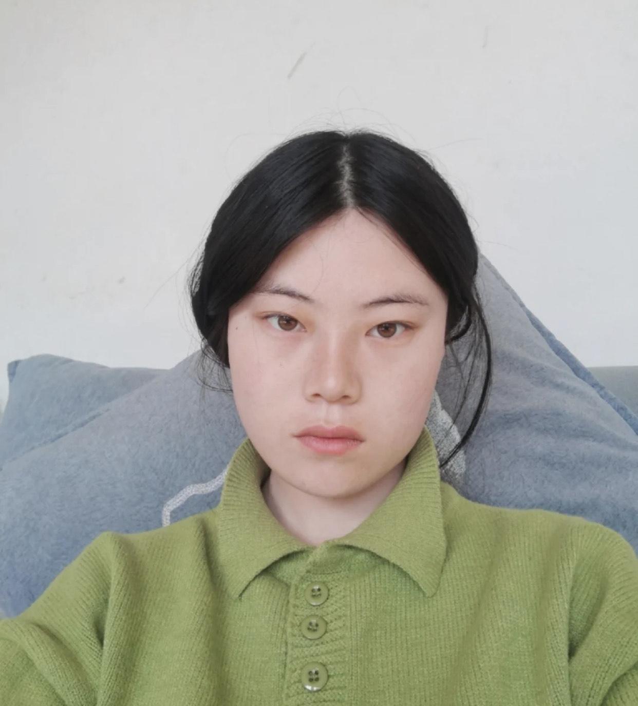 吊眼男明星，魅力與時尚的新標桿風采展現(xiàn)！