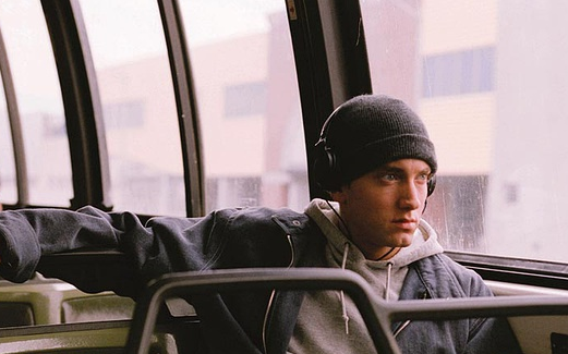 八英里比賽的激情與挑戰(zhàn)，賽場上的速度與意志的雙重考驗