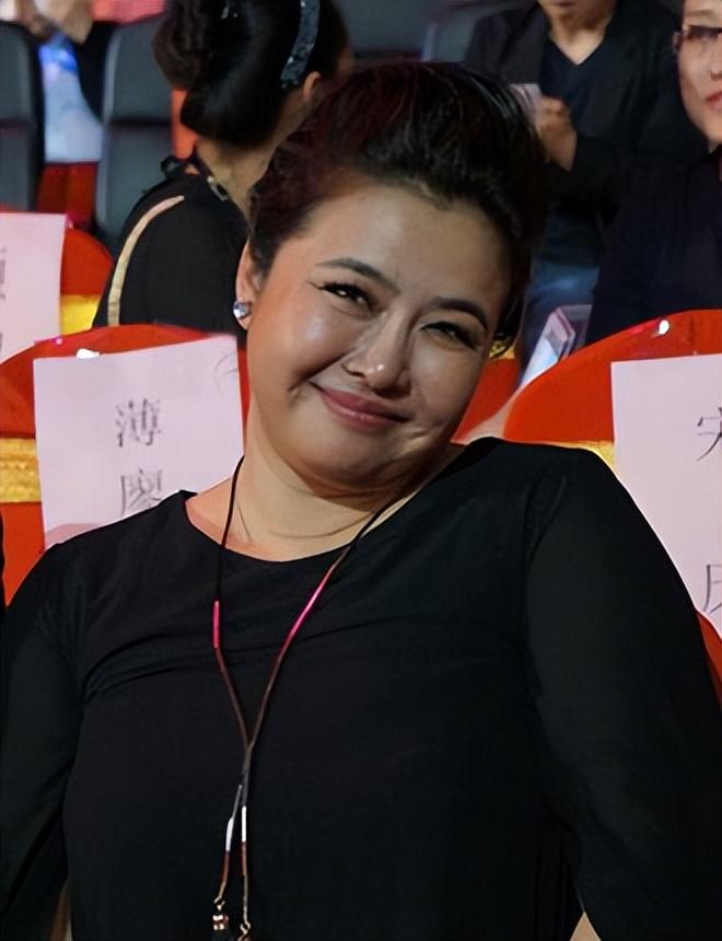 岡江凜最新，小巷中的美食秘密