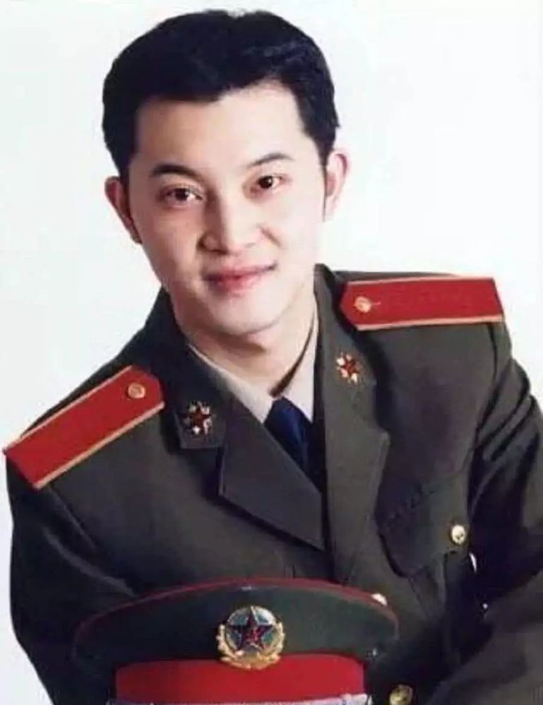 軍藝校草時代之光下的璀璨新星風(fēng)采展露