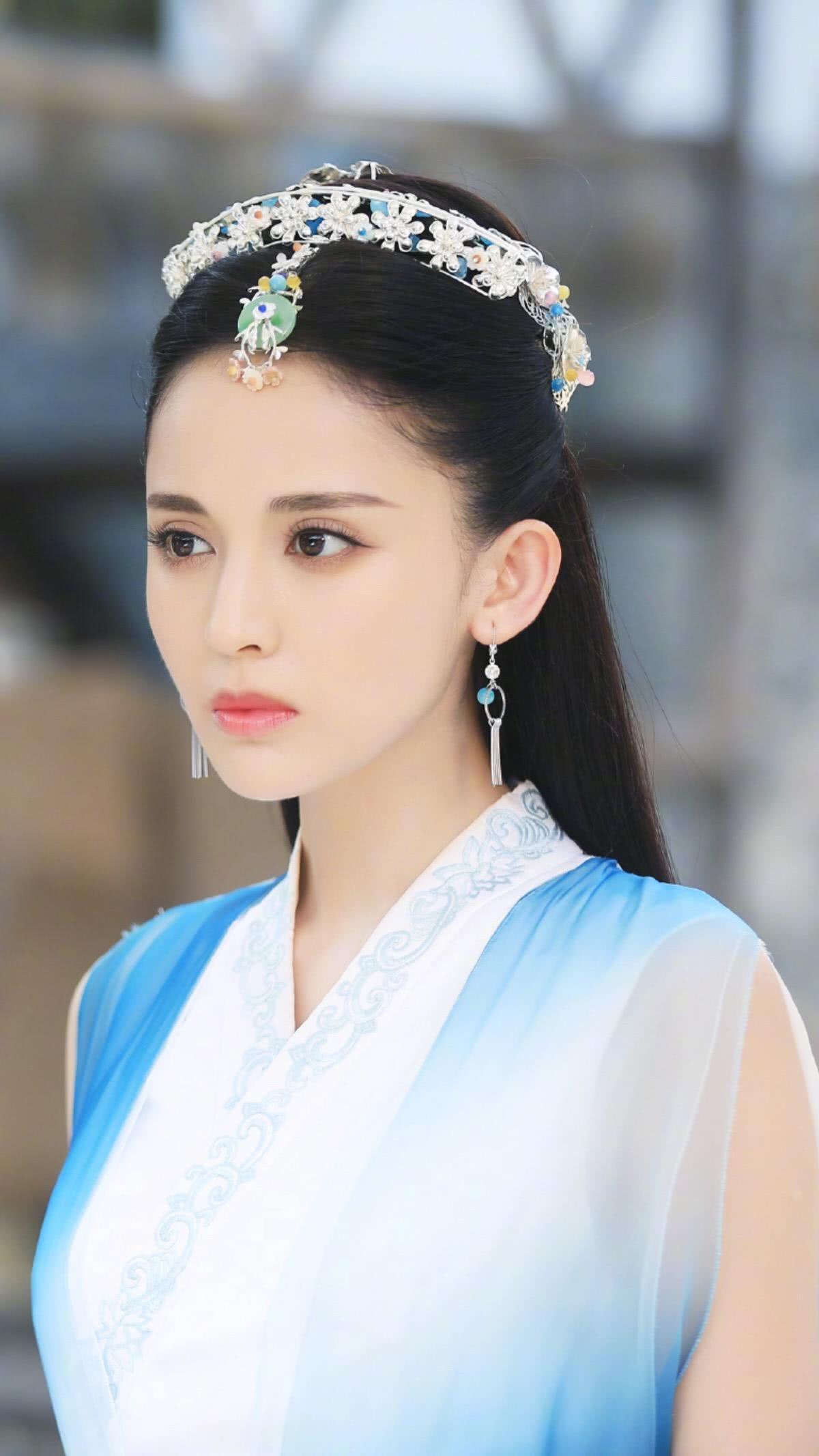 古裝魅力再現(xiàn)，歷史與時(shí)尚交融的藝術(shù)典范之美