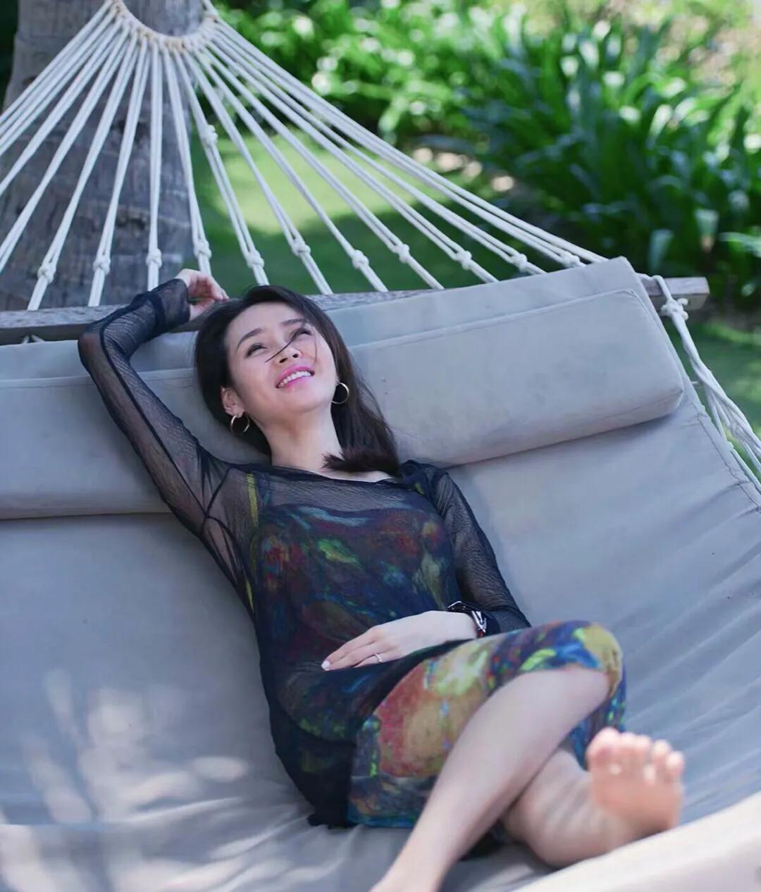 于明加的快樂(lè)日常，友情、家庭與愛(ài)的溫馨時(shí)光