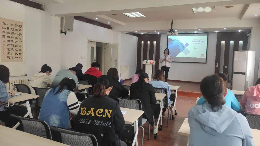 混崗集體工最新動(dòng)態(tài)，變化中的學(xué)習(xí)之旅，自信與成就感的源泉