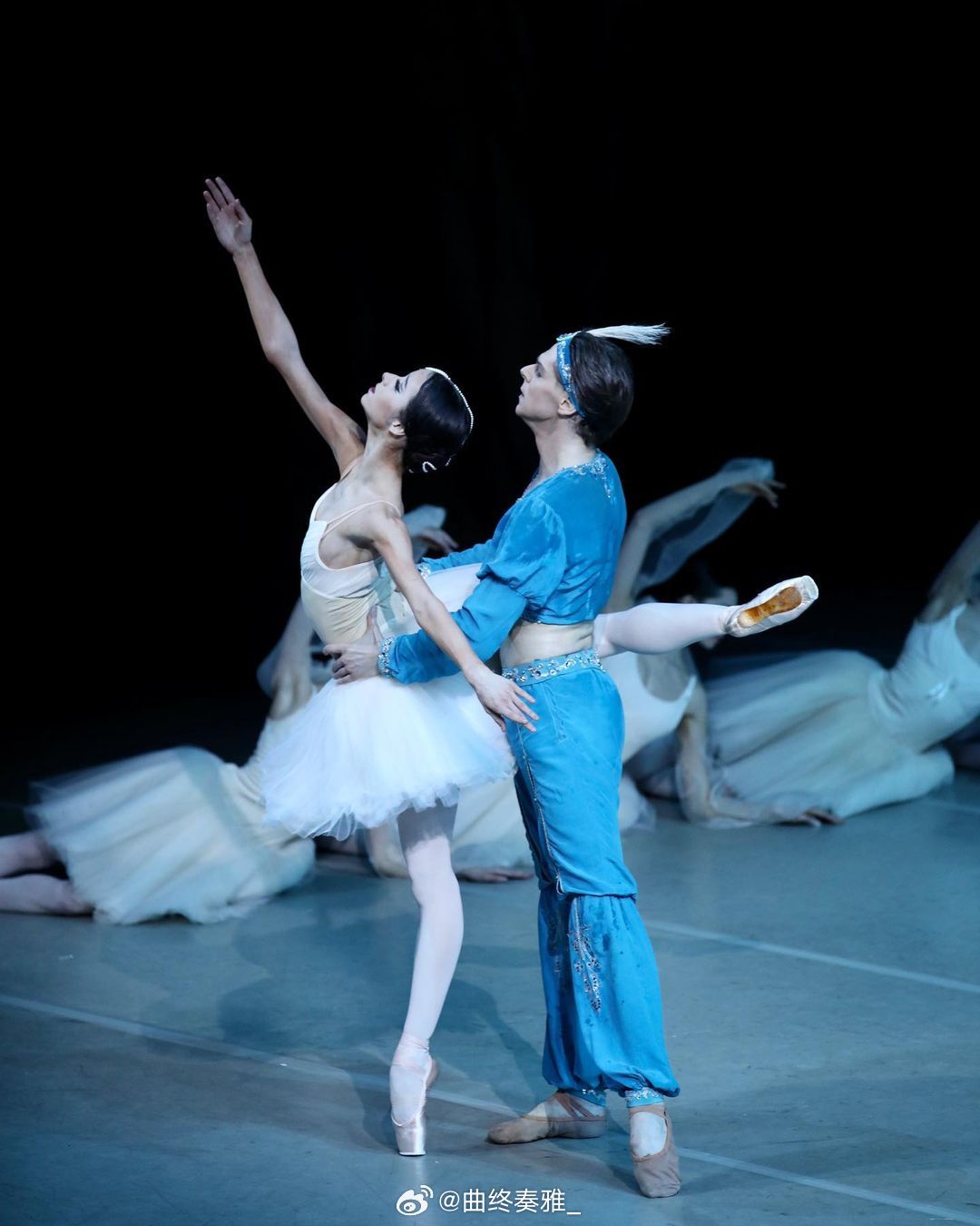 最新雙人舞演繹暖暖的愛(ài)，舞動(dòng)出浪漫與溫馨之夜???