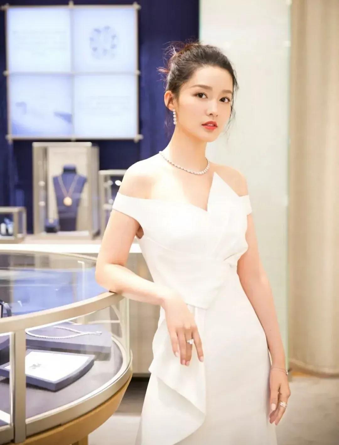 揭秘絕色百美圖最新章節(jié)，美圖背后的故事揭曉