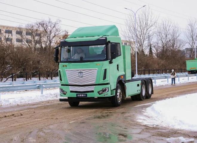 新能源重卡最新動態(tài)，綠色之旅的奇妙探索