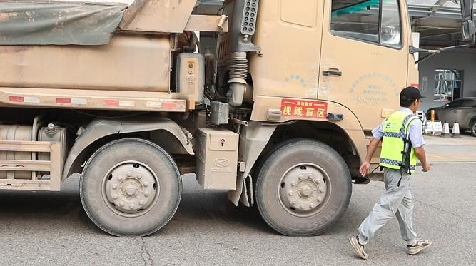 深圳泥頭車新時代，科技重塑運輸業(yè)，最新政策引領(lǐng)泥頭車發(fā)展