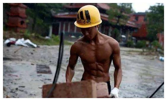 搬磚小偉最新動態(tài)，奔赴自然美景的旅行之旅